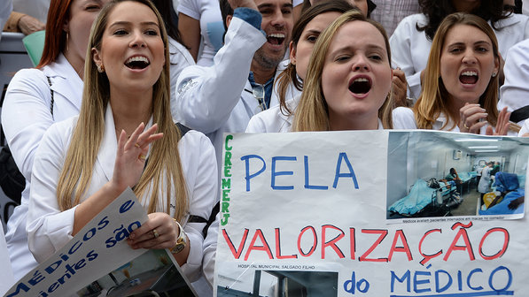 protesto médicos brasileiros