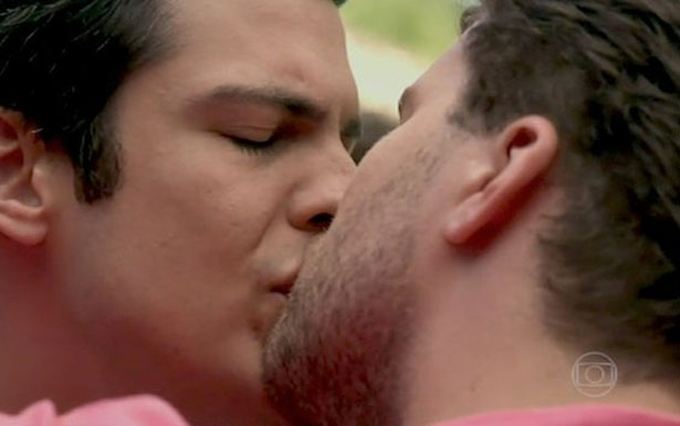 pastor processa globo beijo gay