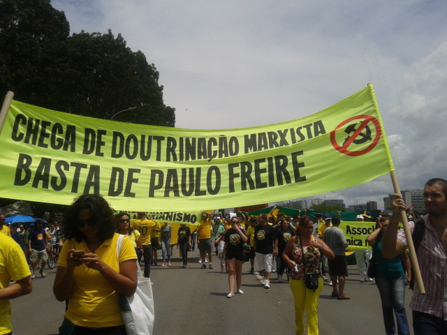 paulo freire impeachment cartaz protesto