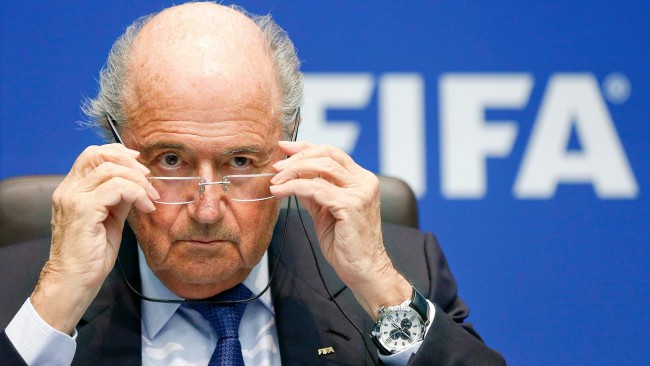 Joseph Blatter renuncia à presidência da Fifa e anuncia nova eleição. Desde o último dia 27, quando as autoridades de Justiça dos Estados Unidos e da Suíça ... - blatter-e1433281036824