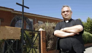 Padre Torres Homossexual Homofobia