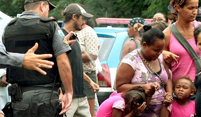 Inadmissível Policial covarde atacou menina com spray promovido Rio de Janeiro