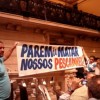 Cerca elétrica instalada por empresário dentro de manguezal mata pescador morte-pescadores