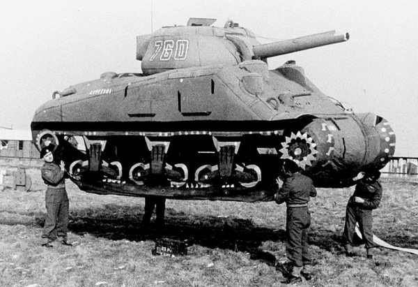 segunda guerra tanque inflável