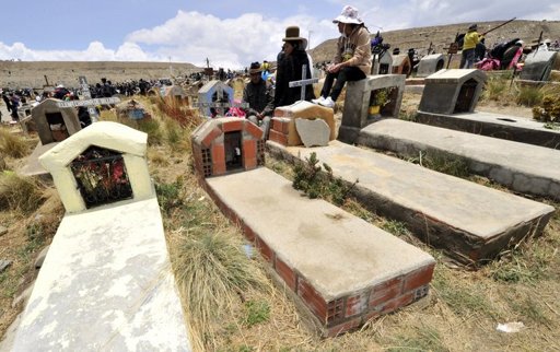 estuprador enterrado vivo bolívia