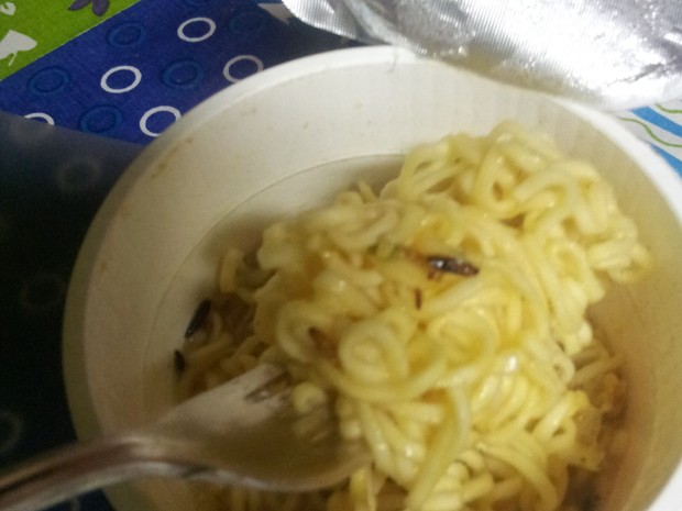 cup noodles larva nissin macarrão