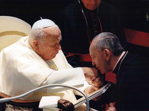 Vítimas de abusos sexuais protestam contra canonização de João Paulo II papa francisco