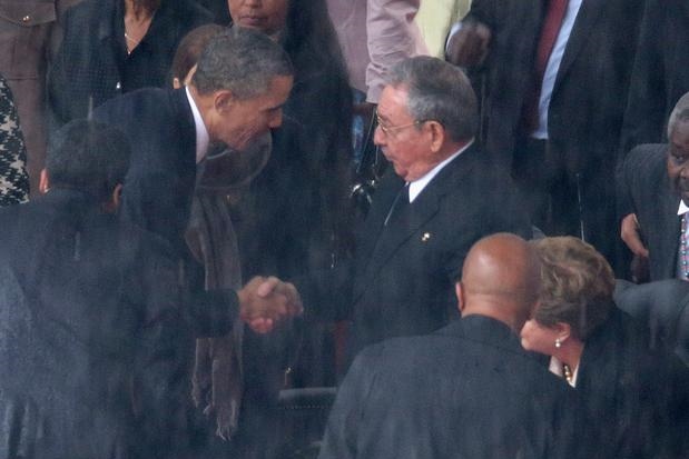 obama aperta mão raul castro