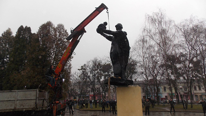 monumento soldados nazismo ucrânia