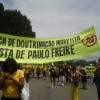 paulo-freire-faixa-protesto