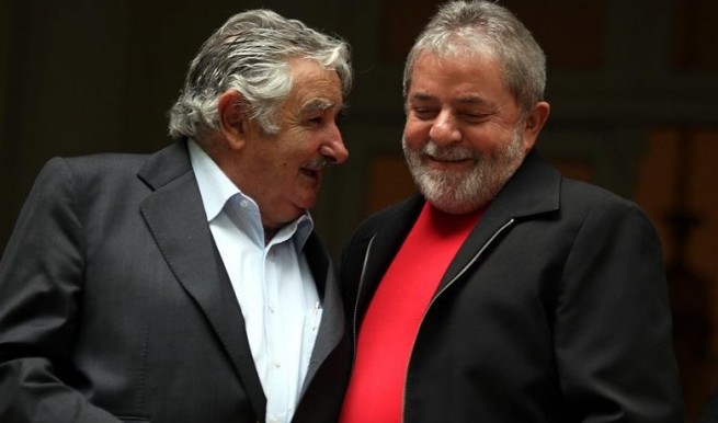 Lula confessou a Mujica  livro existência do mensalão