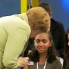 Menina palestina chora após ouvir resposta indesejada de Angela Merkel angela-merkel-carinho