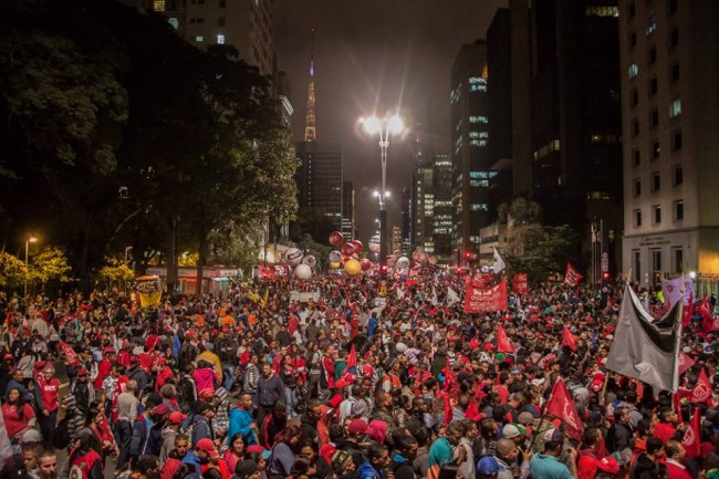 manifestantes impeachment dilma