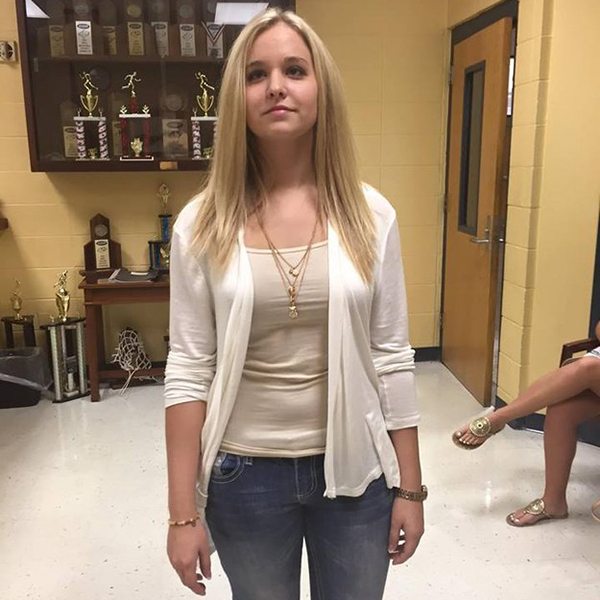 escola Stephanie Hughes roupa