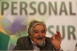 Mujica critica brasileiros que pedem volta da ditadura: “são loucos... loucos!” mujica2