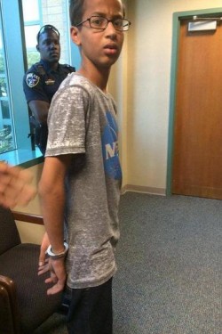 Ahmed Mohamed foi algemado na escola