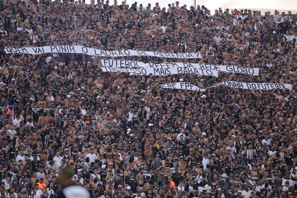 Torcida Corinthians merenda Globo