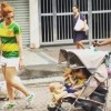 Família de foto com a babá e as crianças nas manifestações rebate críticas baba-foto-protesto