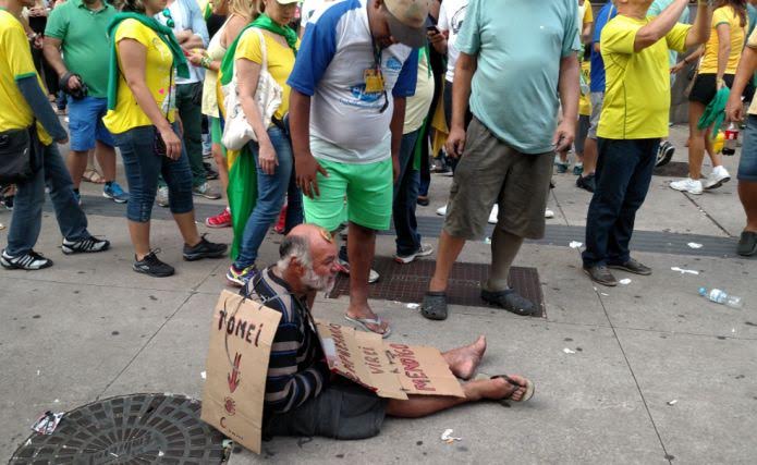 mendigo avenida paulista protesto