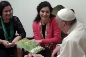 leticia-sabatella-papa-francisco