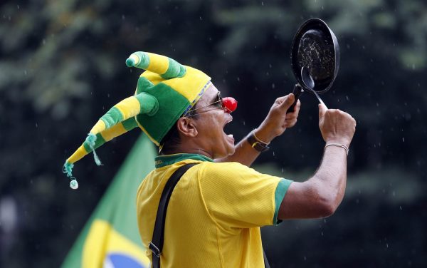 manifestantes contra a corrupção desapareceram bater panela brasil