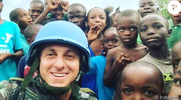 luciano huck haiti crítica