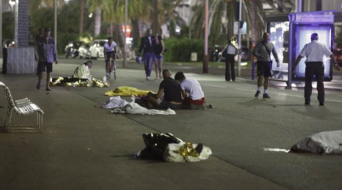 ATTENTION EDITORS - VISUAL COVERAGE OF SCENES OF INJURY OR DEATH - Bodies are seen on the ground July 15, 2016 after at least 30 people were killed in Nice, France, when a truck ran into a crowd celebrating the Bastille Day national holiday July 14. REUTERS/Eric Gaillard