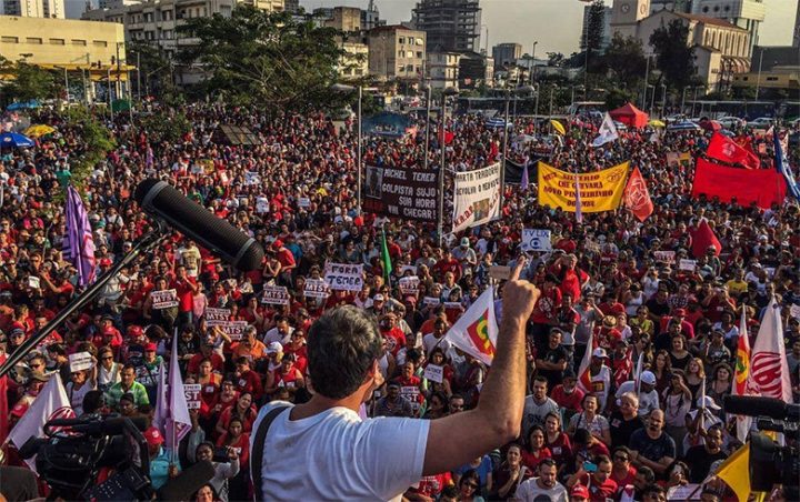 ato contra o golpe largo batata