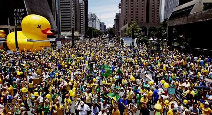 multidÃµes manifestaÃ§Ã£o corrupÃ§Ã£o cbf Ã³dio