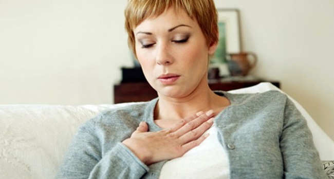 sintomas ignorados ataque cardíaco homens mulheres 