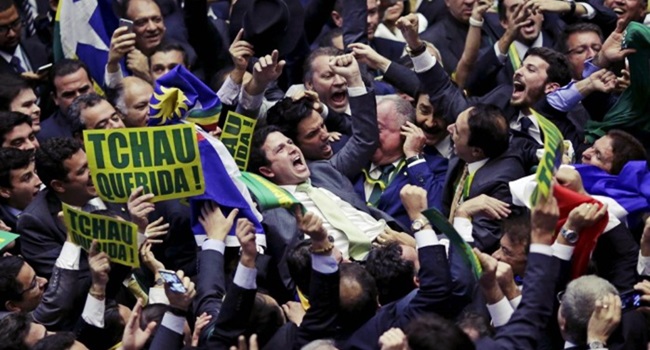 crônica idiotização brasileiro política direitos temer 