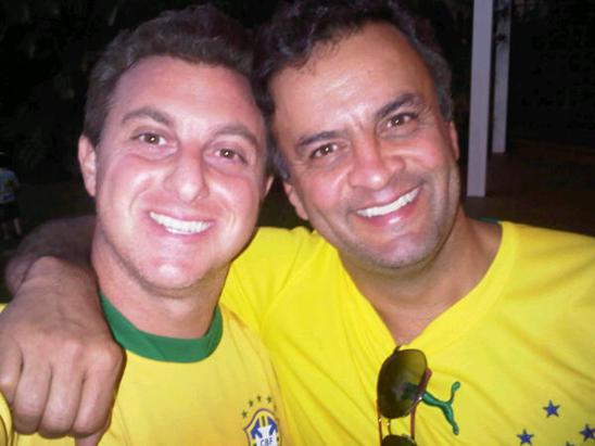 Resultado de imagem para luciano huck e aécio neves