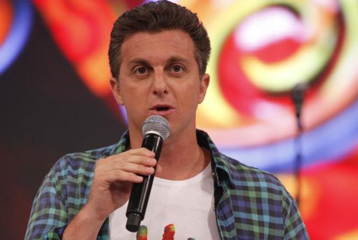 luciano huck enredo escola de samba