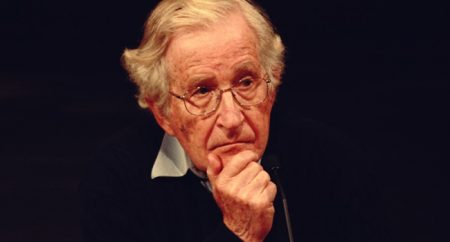 Noam Chomsky eua país perigoso mundo