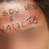 jovem-tatuagem-testa