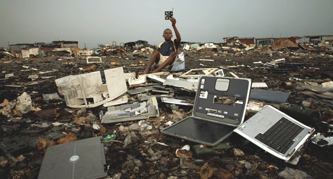 obsolescência programada tecnologia lixo consumismo industria 