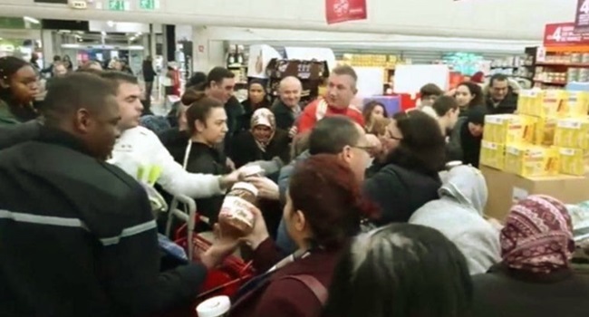 clientes loucura promoção nutella frança supermercado 