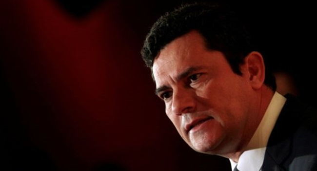 Sérgio Moro manda vender triplex Guarujá Lula OAS Petrobras 