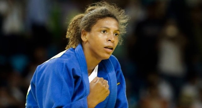 Campeã olímpica Rafaela Silva é alvo de racismo da PM no Rio