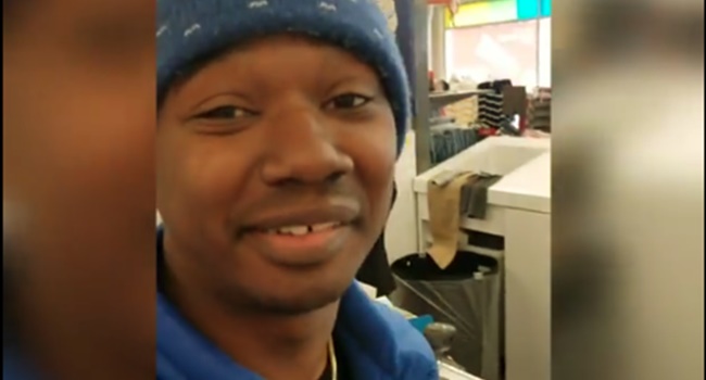 negro jovem que foi acusado de roubar jaqueta loja eua 