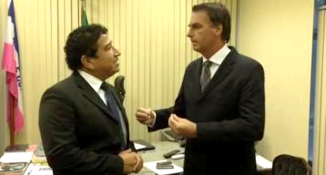 Magno Malta deve ser o vice de Jair Bolsonaro