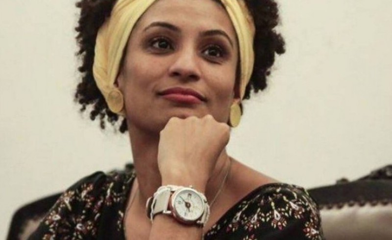 Marielle Franco bandeira vermelha