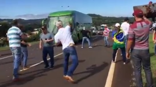 ônibus de linha atacado foz do iguaçu