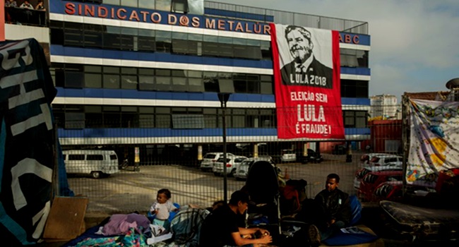 democracia brasileira morta pobres esquerda fome miséria 