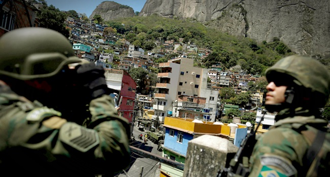 Chacinas e tiroteios aumentam meses de intervenção no Rio temer