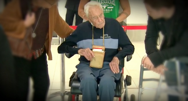 Cientista de 104 anos atravessa o mundo para encerrar sua vida