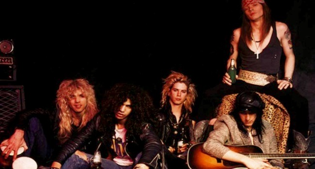 Guns N’ Roses retira música racista e homofóbica