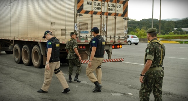 Ditadura na boleia exército caminhoneiros gasolina governo temer