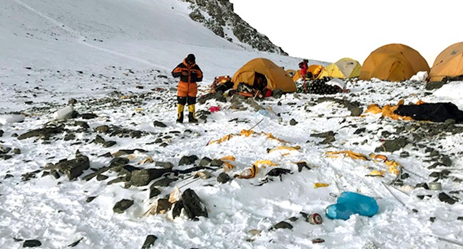 Everest espetáculo nojento e repugnante dejetos 