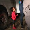 Crianças em jaulas choram pelos pais enquanto guardas dos EUA debocham imigrantes